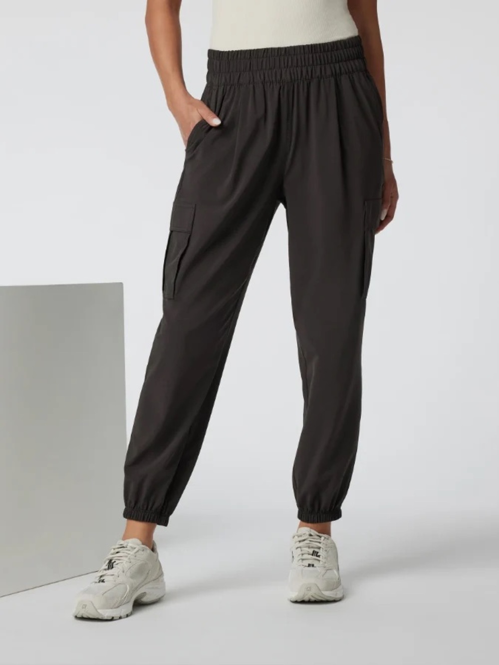 Vuori Villa Cargo Jogger Pants Dark Charcoal Grey Green Lightweight Joggers